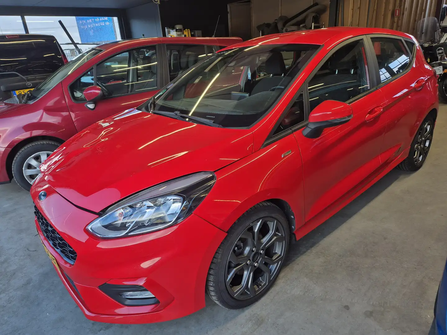 Ford Fiesta 1.0 EcoBoost ST-Line voorschade rijdbaar Rood - 1