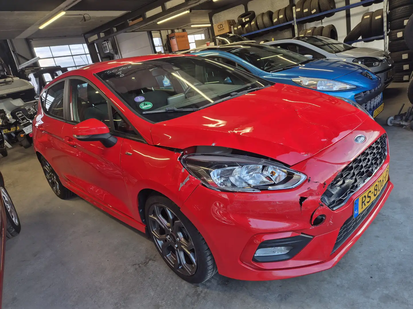 Ford Fiesta 1.0 EcoBoost ST-Line voorschade rijdbaar Rood - 2