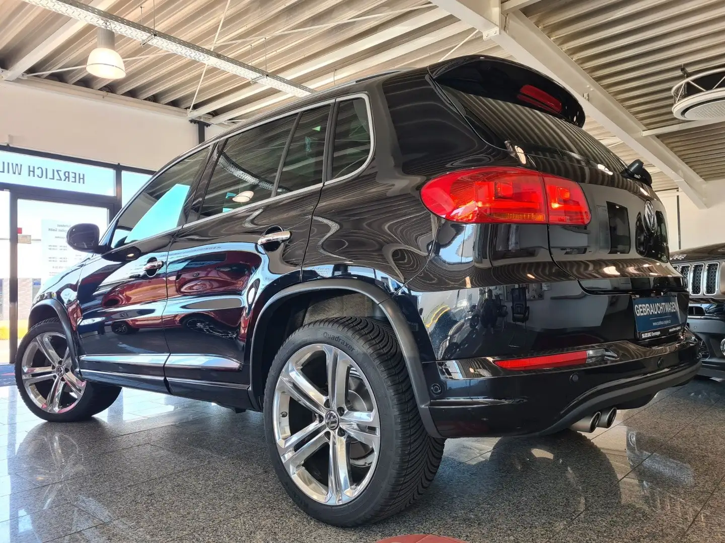 Volkswagen Tiguan Sport & Style BMT 4Motion Noir - 2