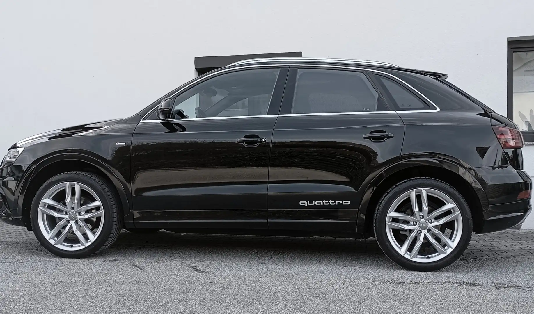 Audi Q3 2,0 TDI Sport quattro Schwarz - 2