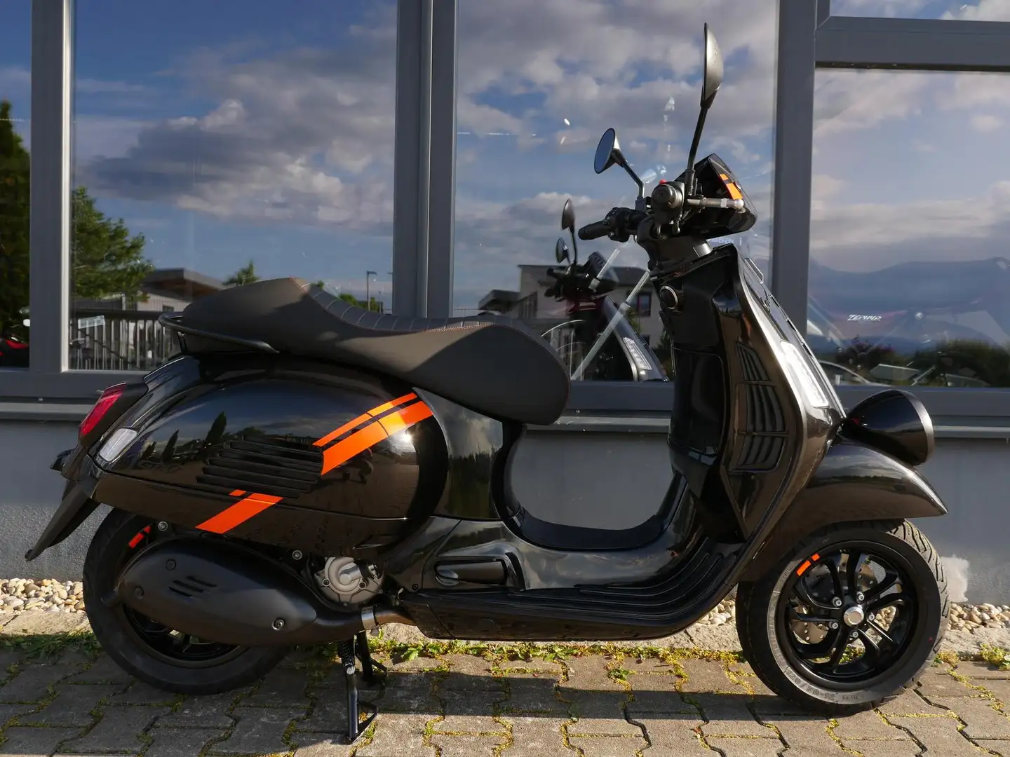 Vespa GTV 300 GTV / GTS 300 Sei Giorni - beide Farben - Lager - 1