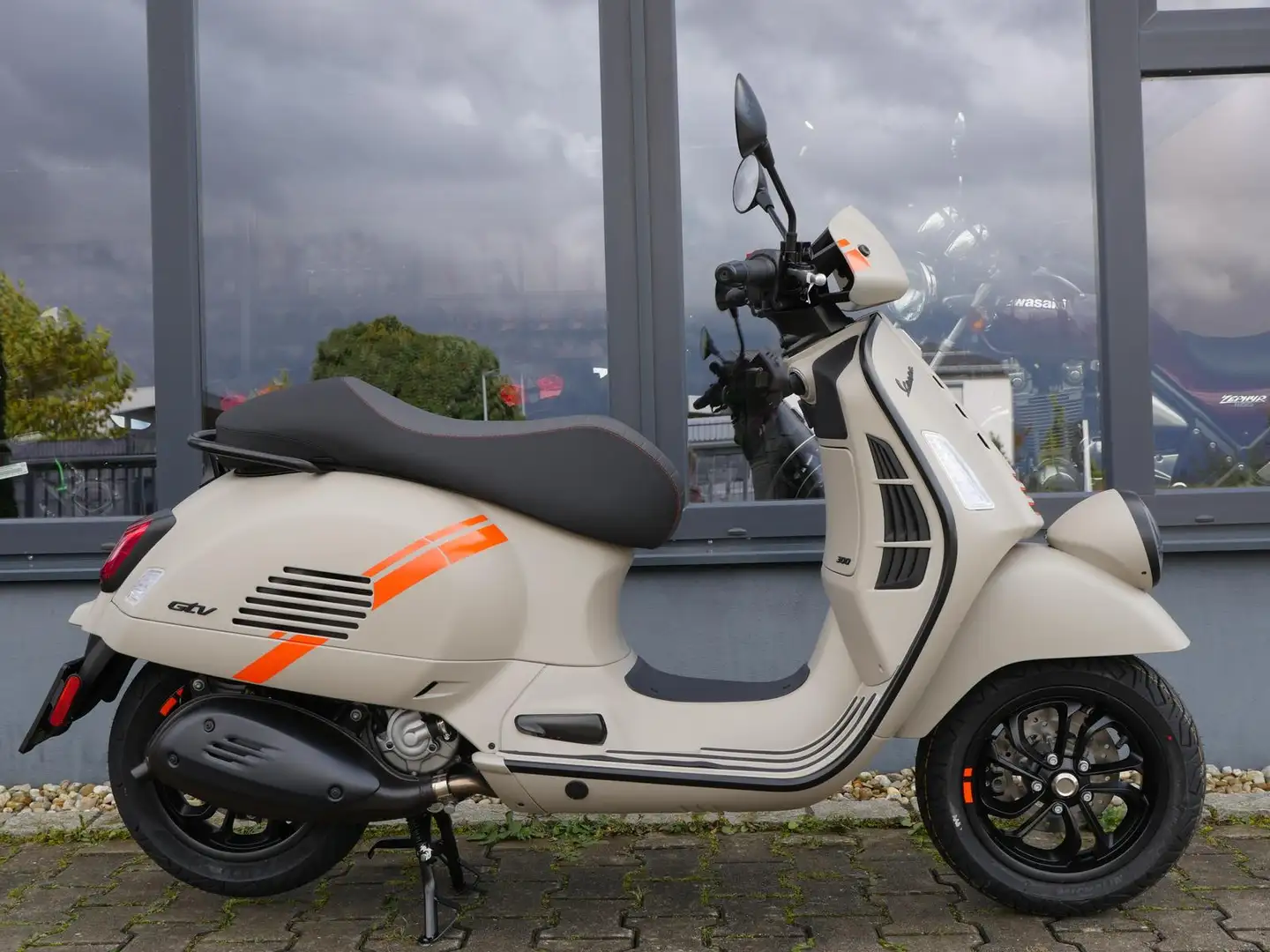 Vespa GTV 300 GTV / GTS 300 Sei Giorni - beide Farben - Lager - 2