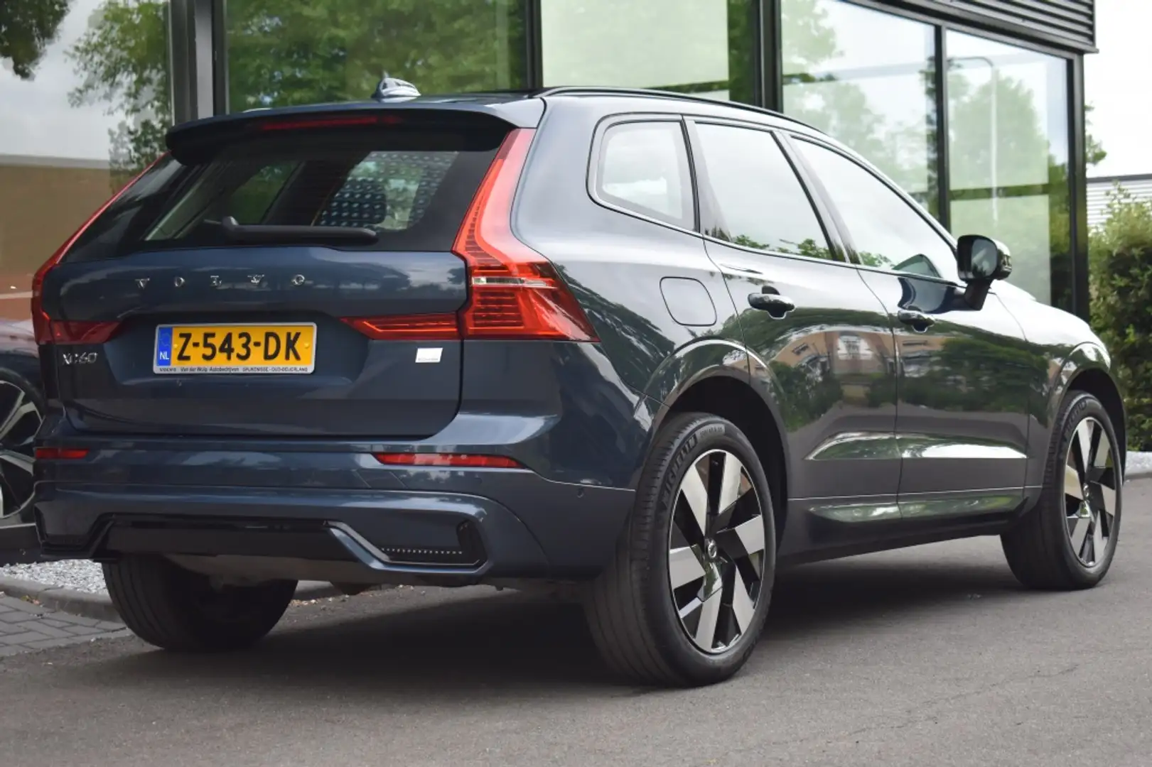 Volvo XC60 T6 350pk AWD Ultimate Dark | Climate | Trekhaak | Blau - 2