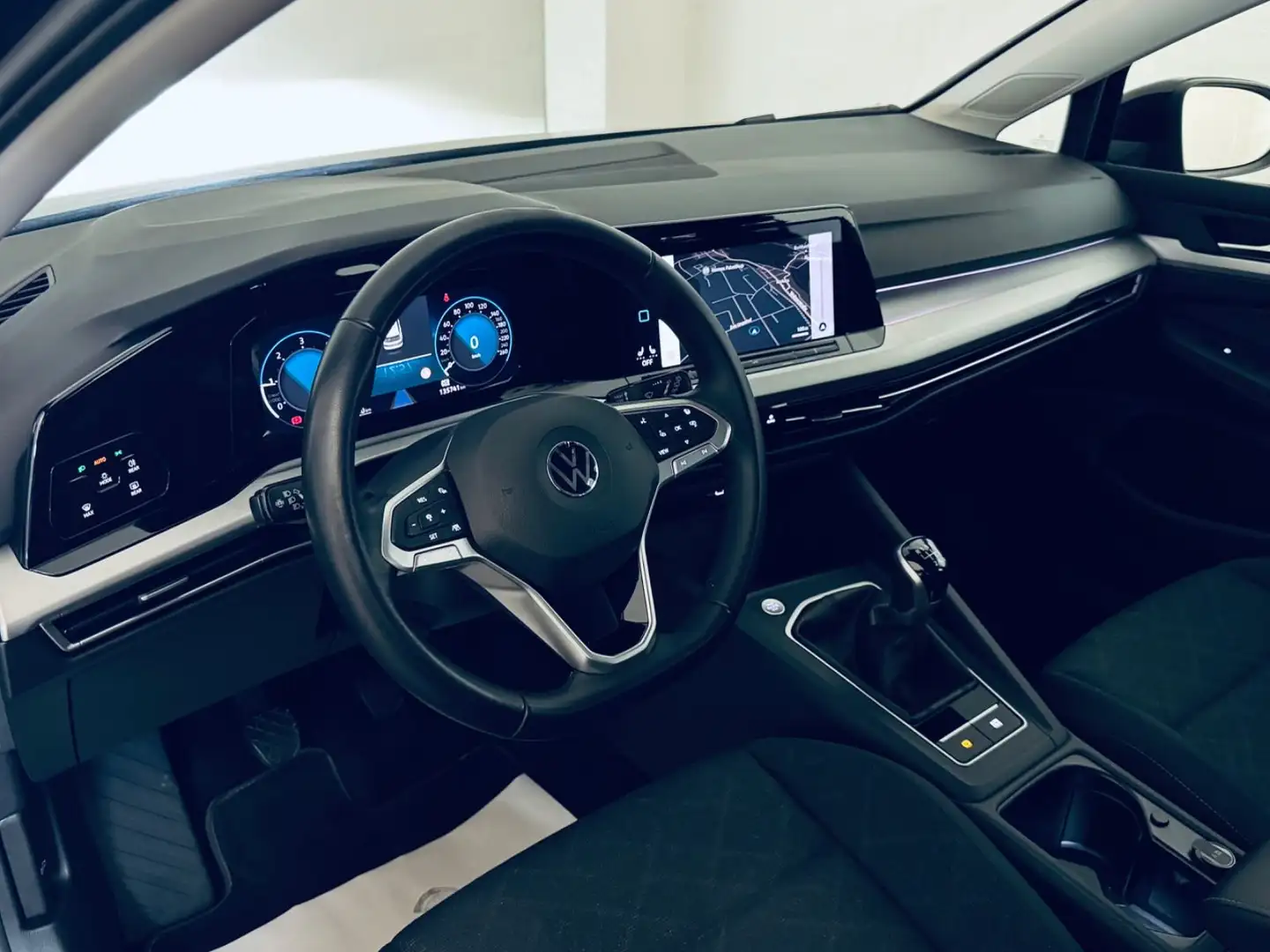 Volkswagen Golf VIII Variant Life * 1.H * NAVI * 8xREIFEN * Noir - 2