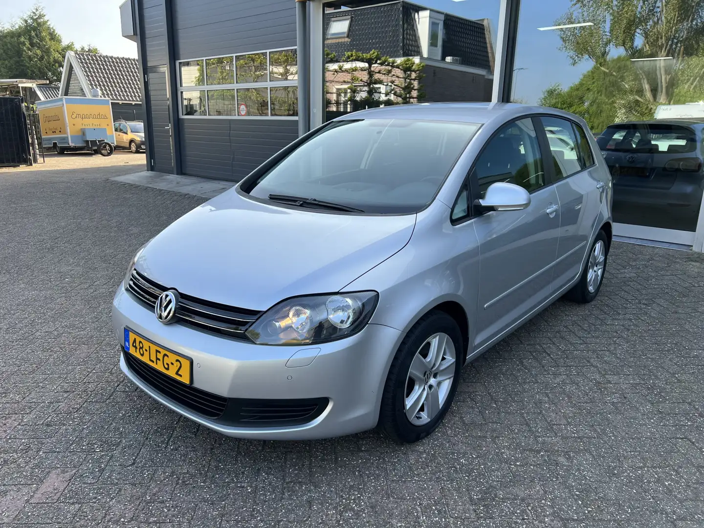 Volkswagen Golf Plus 1.4 TSI Comfortline Automaat, Cruise, Parkeersenso Grijs - 2