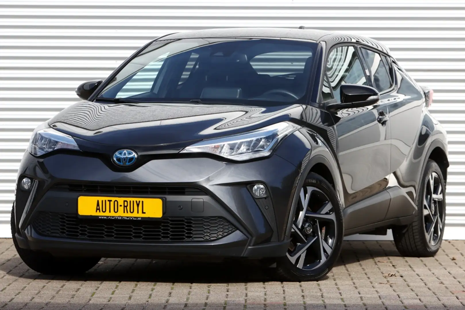 Toyota C-HR 1.8 Hybrid Bi-Tone Winter- +Safety-pakket Grijs - 1