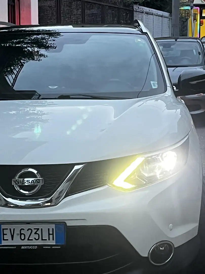 Nissan Qashqai 1.6 dCi Xtronic TEKNA - 1