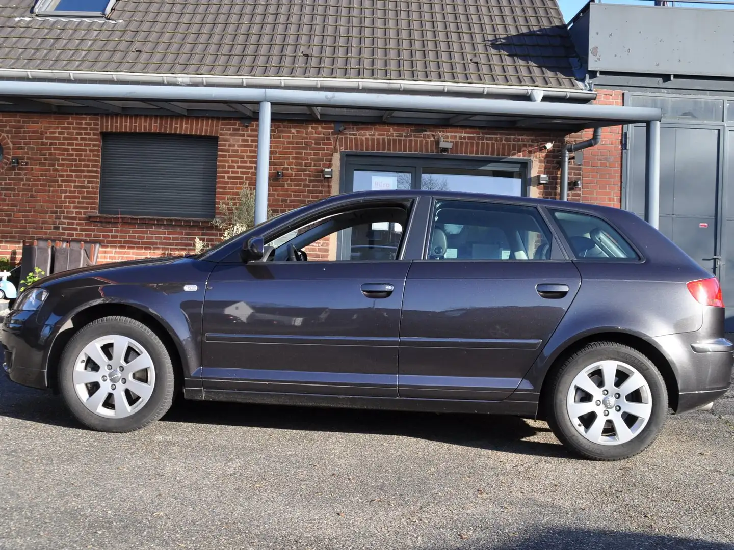 Audi A3 Sportback 2.0 TDI DPF DSG Stronicline Sportpaketpl - 2