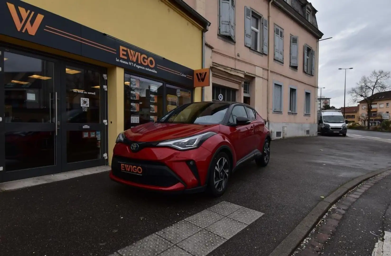 Toyota C-HR 1.8 122H 100 FULL-HYBRID COLLECTION 4X2-SIEGE-VOLA Rouge - 1