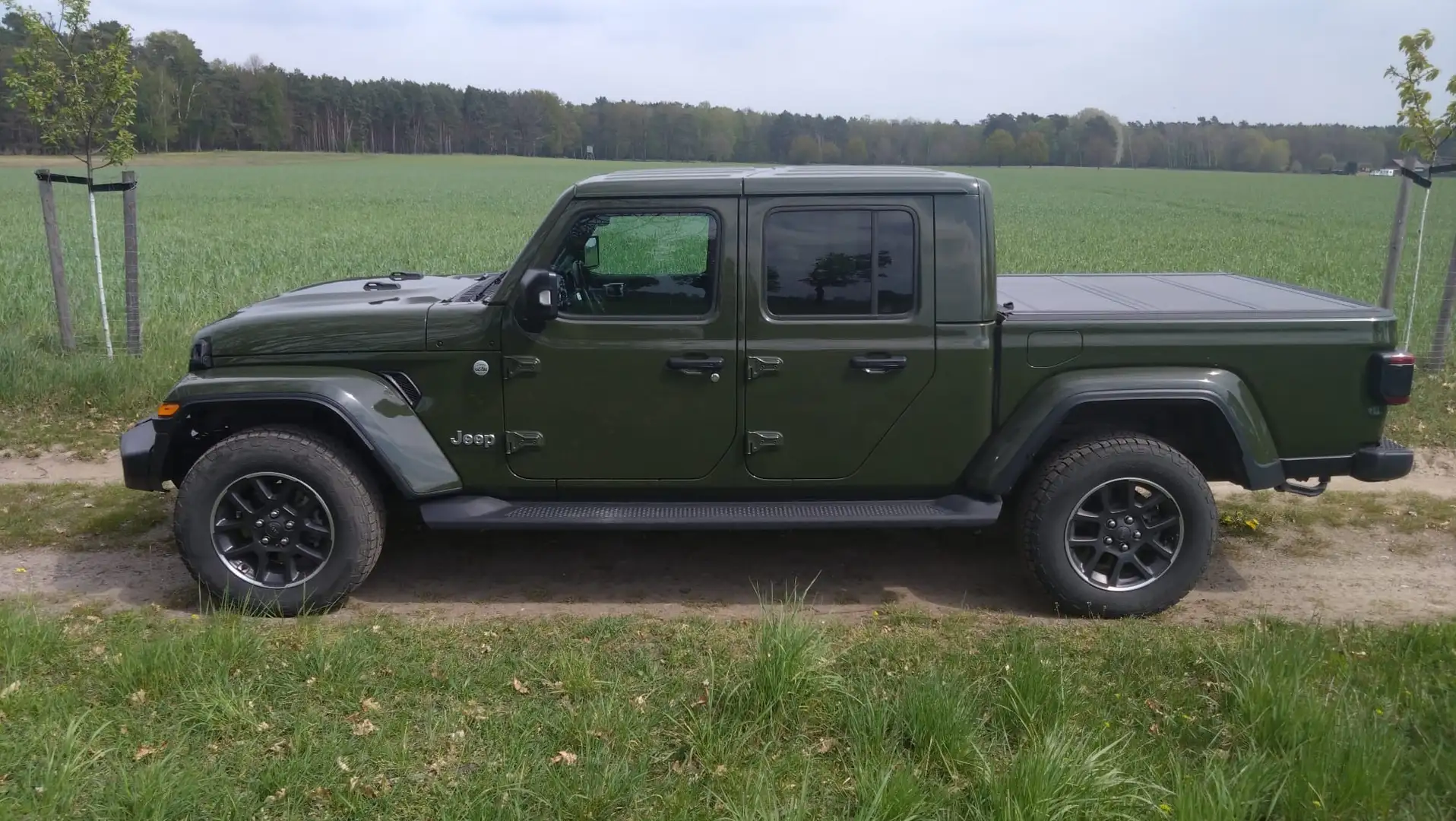 Jeep Gladiator Overland 4WD 3.0-V6 ,,Scheckheft“,…weitere Bil Grün - 1