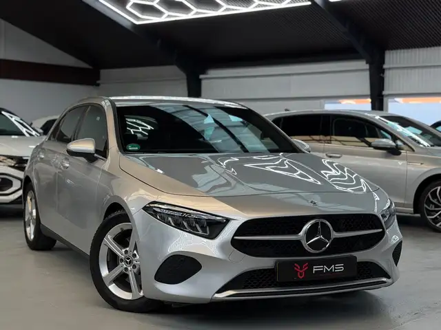 Mercedes-Benz A 200 Luxury Line Facelift CarPlay Camera