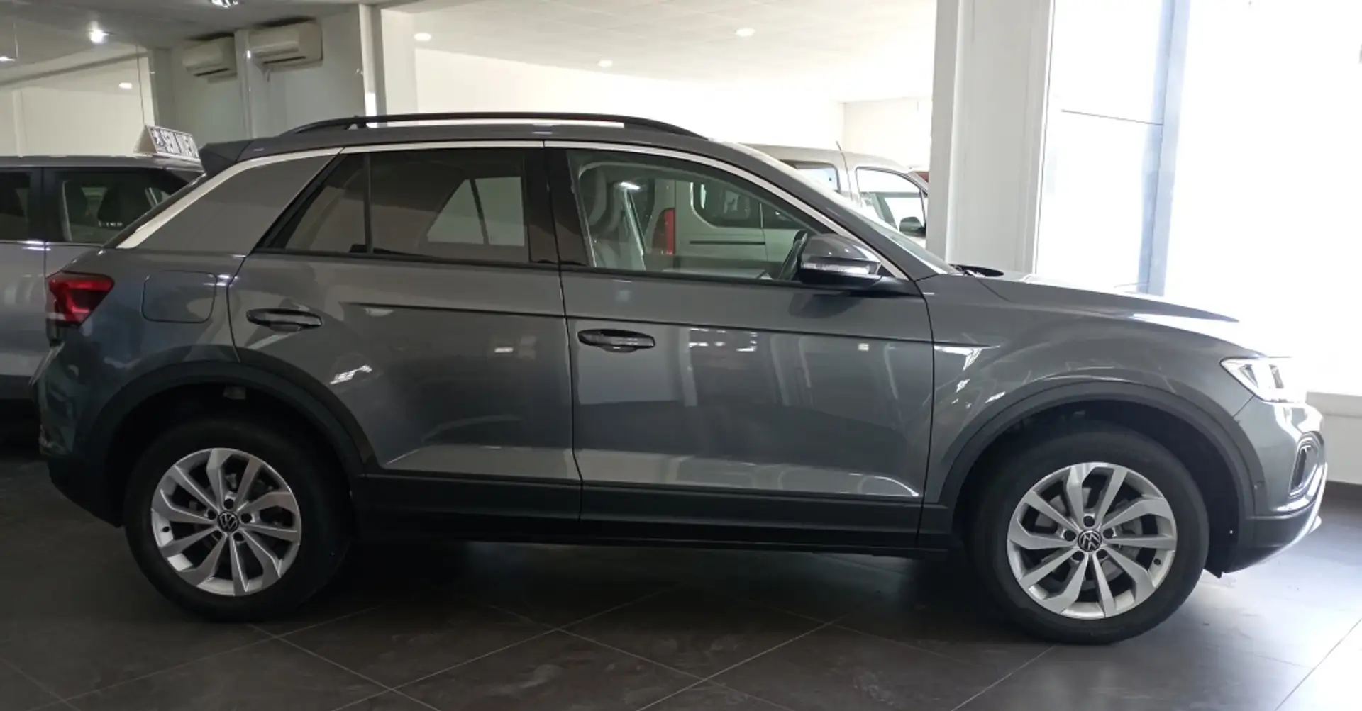 Volkswagen T-Roc 1.5 TSI Life DSG7 Gris - 2