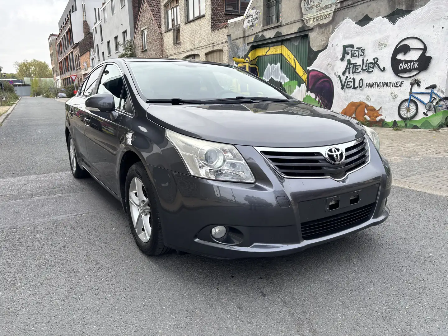 Toyota Avensis Avensis 1.8 Executive Gris - 2