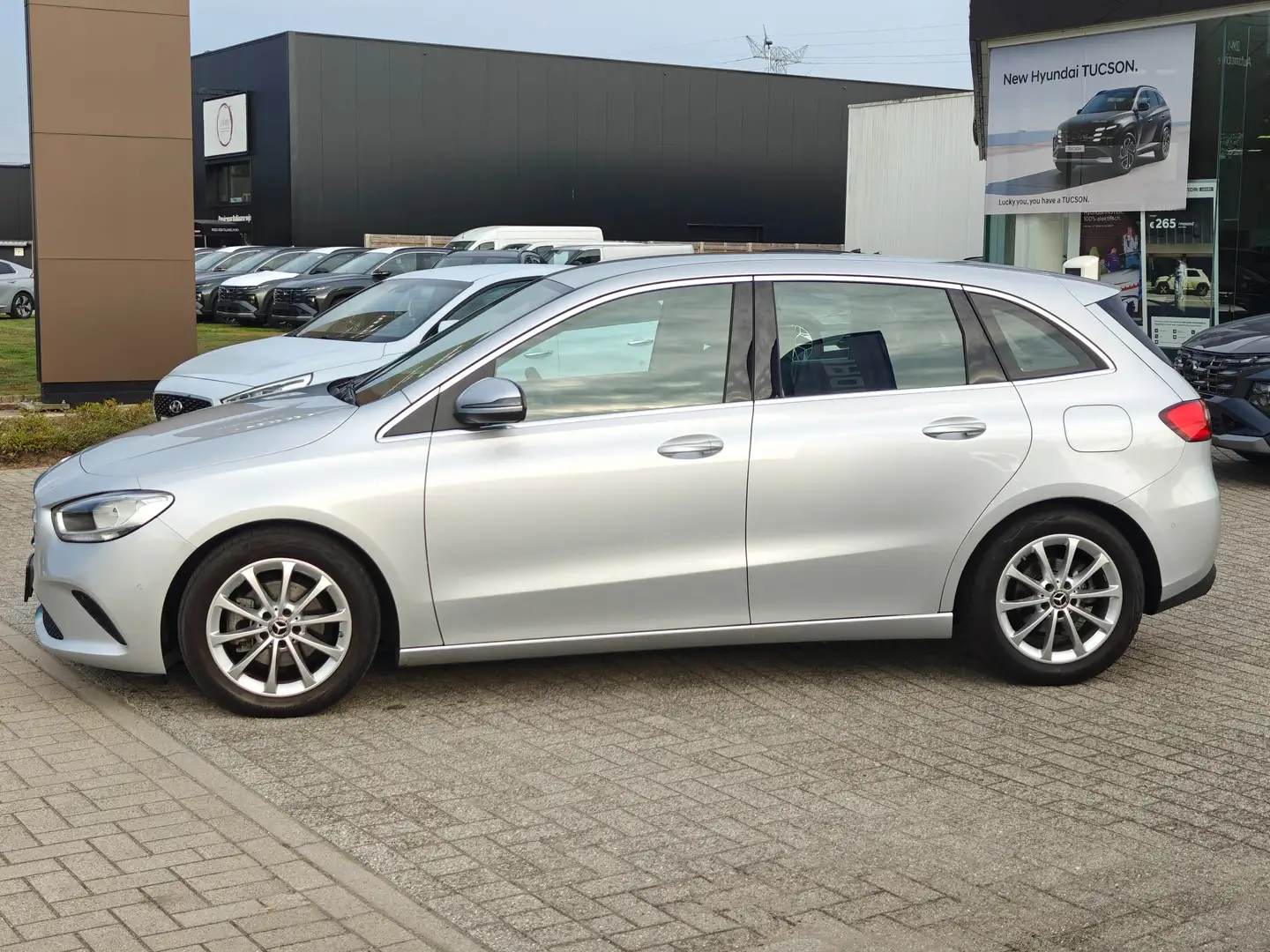 Mercedes-Benz B 180 *Automaat *Benzine *Android *Apple *nieuwstaat Zilver - 2