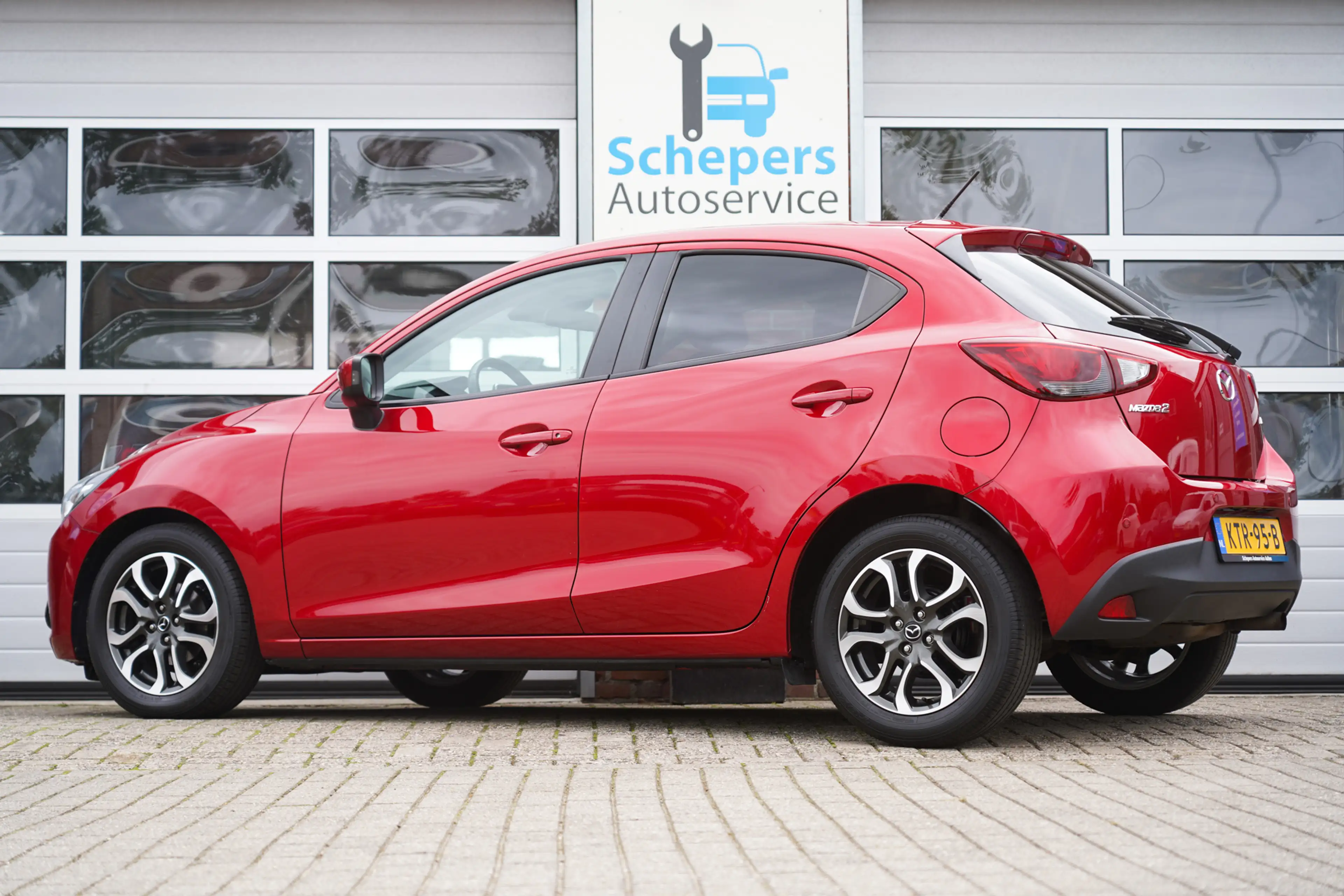 Mazda 2 1.5 Skyactiv-G GT-M Line — photo 3