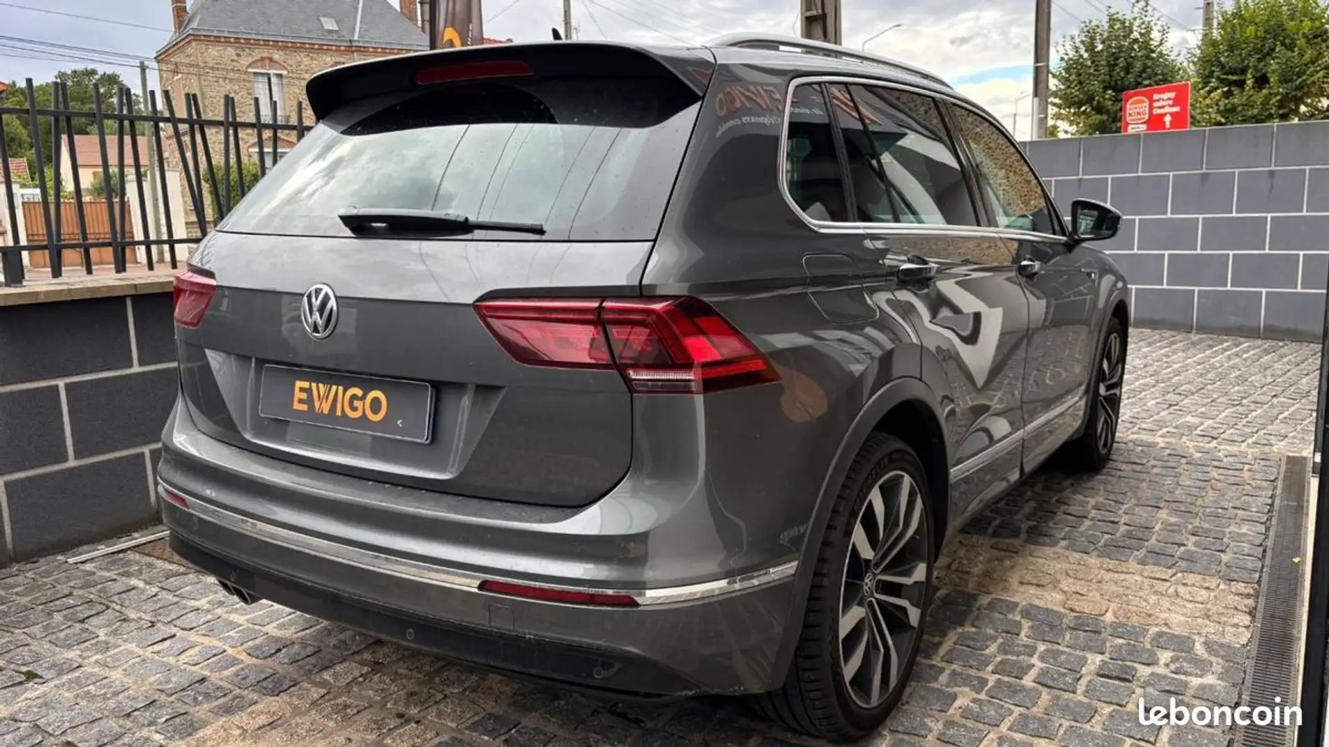 Volkswagen Tiguan 2.0 TDI 190ch R-LINE 4MOTION DSG Toit Ouvrant Grijs - 2