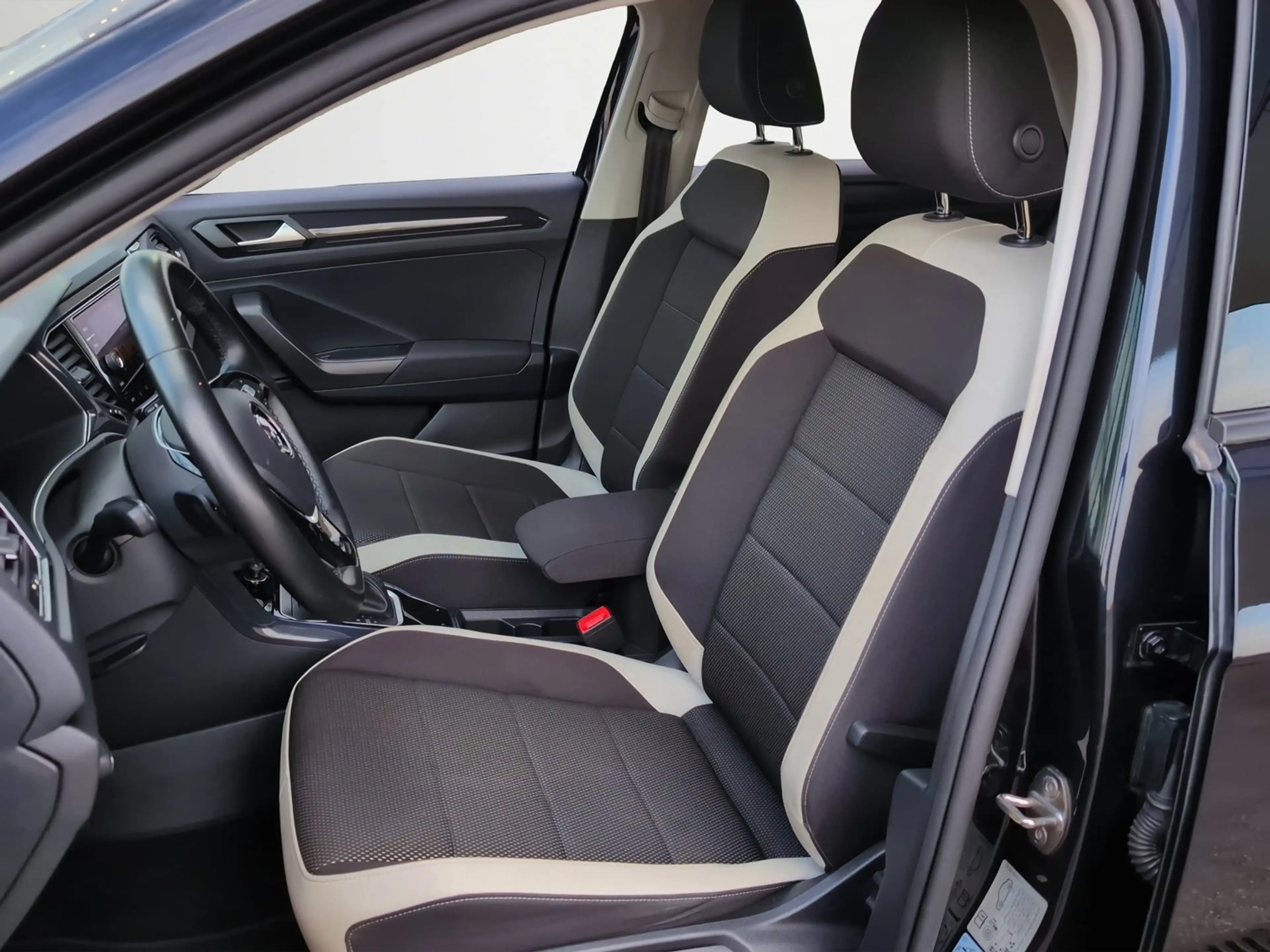 Volkswagen T-Roc Sport TSI ACT DSG — photo 6