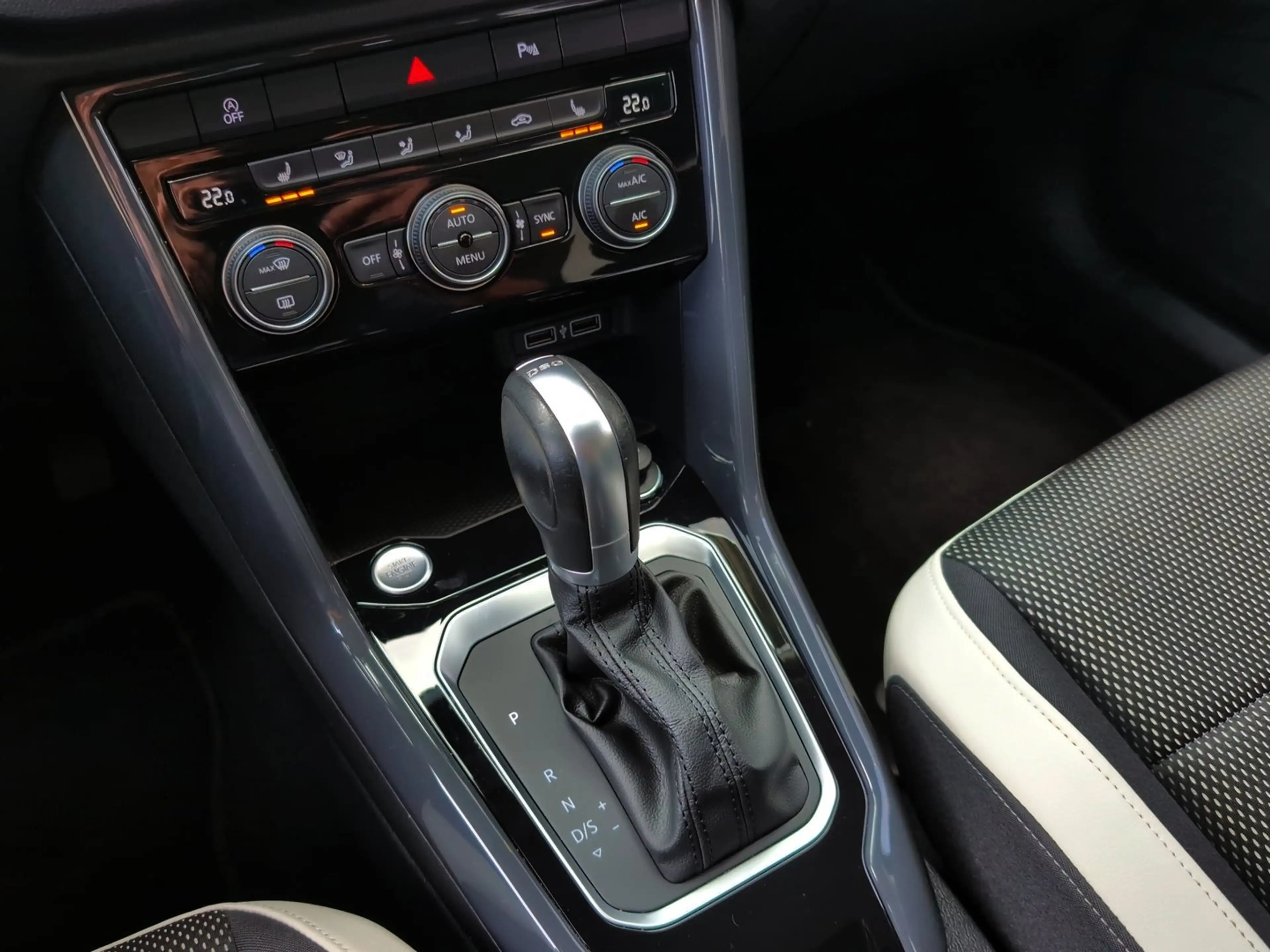 Volkswagen T-Roc Sport TSI ACT DSG — photo 14