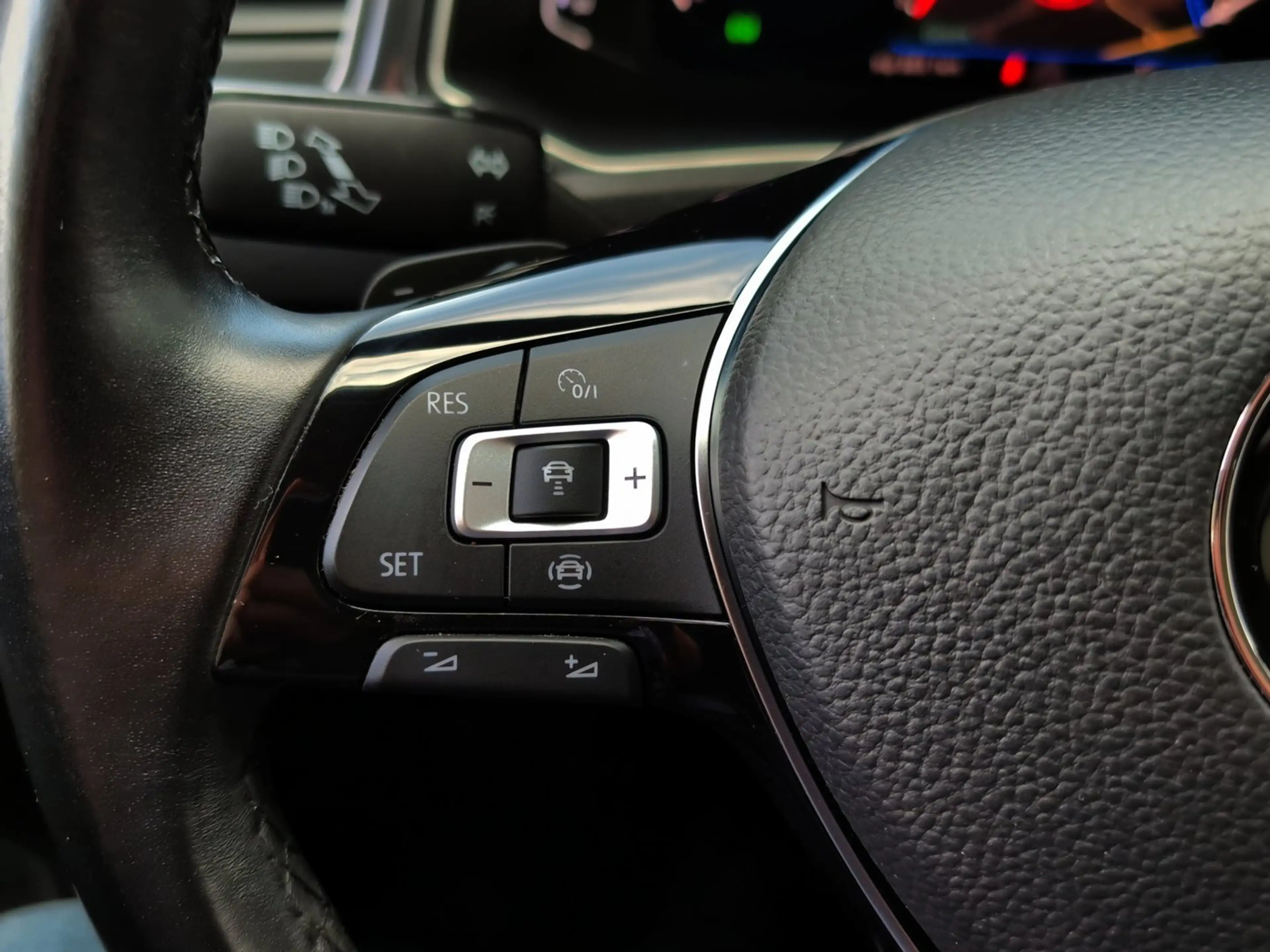 Volkswagen T-Roc Sport TSI ACT DSG — photo 12