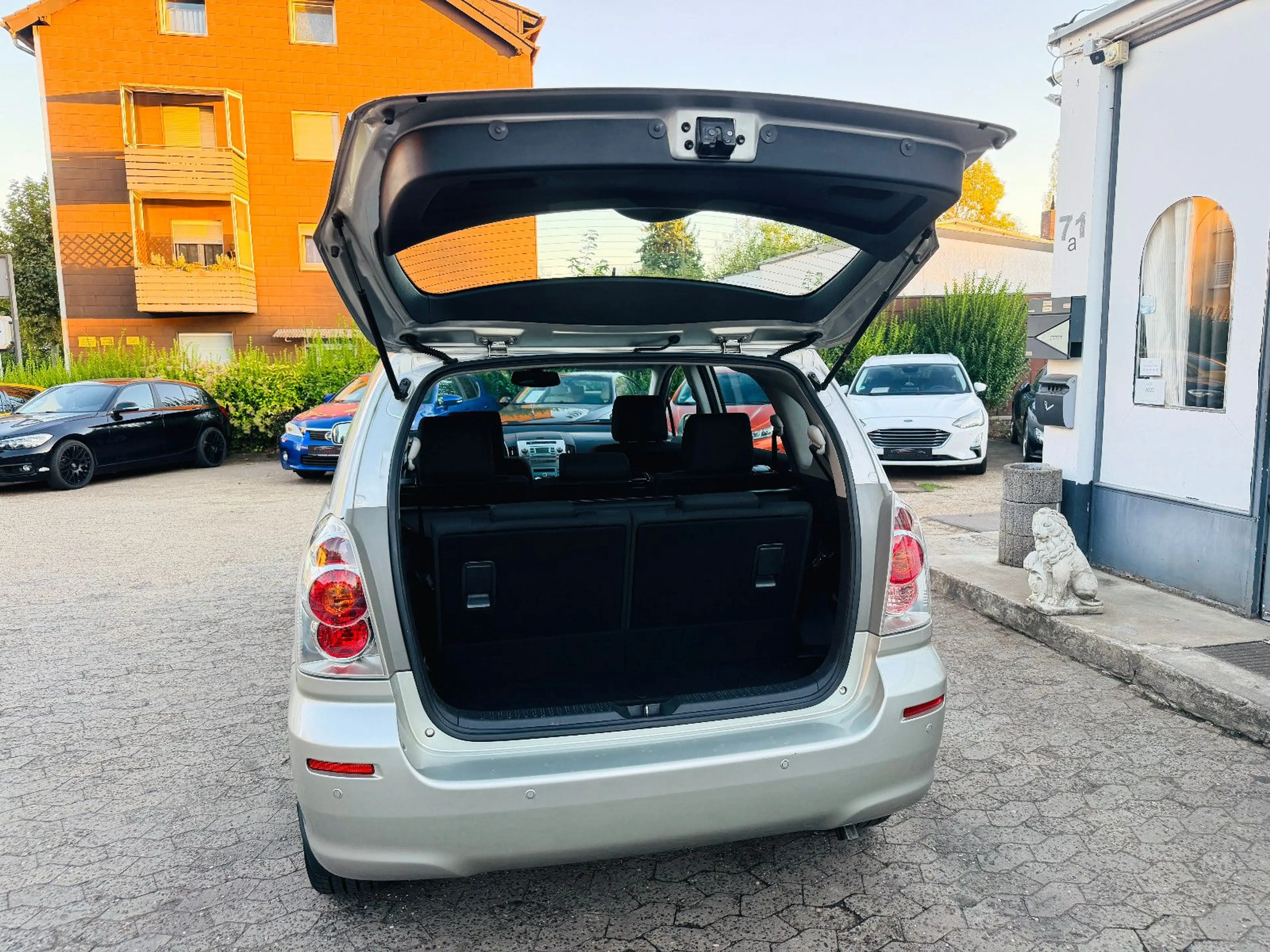 Toyota Corolla Verso 1.8 Sol 7-Sitzer Tempomat PDC — photo 6