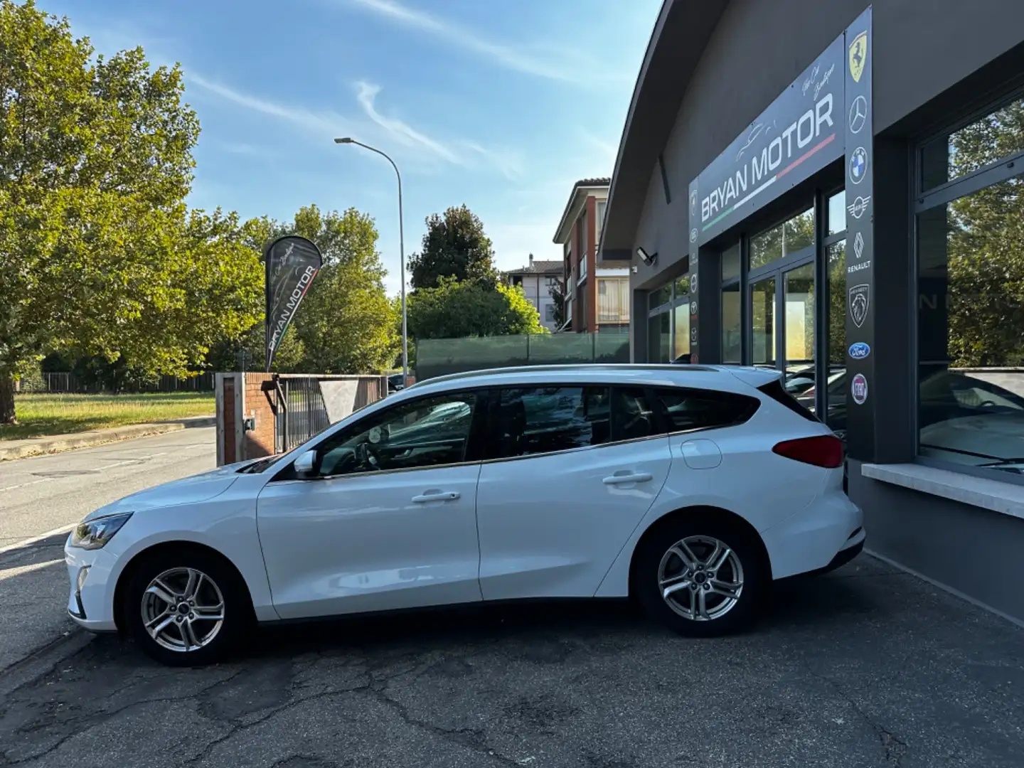 Ford Focus 1.5 EcoBlue 120 CV SW Business Bianco - 2