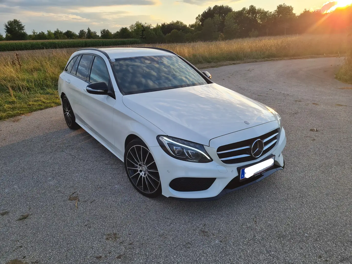 Mercedes-Benz C 250 d T AMG Line 4MATIC Aut. Weiß - 2