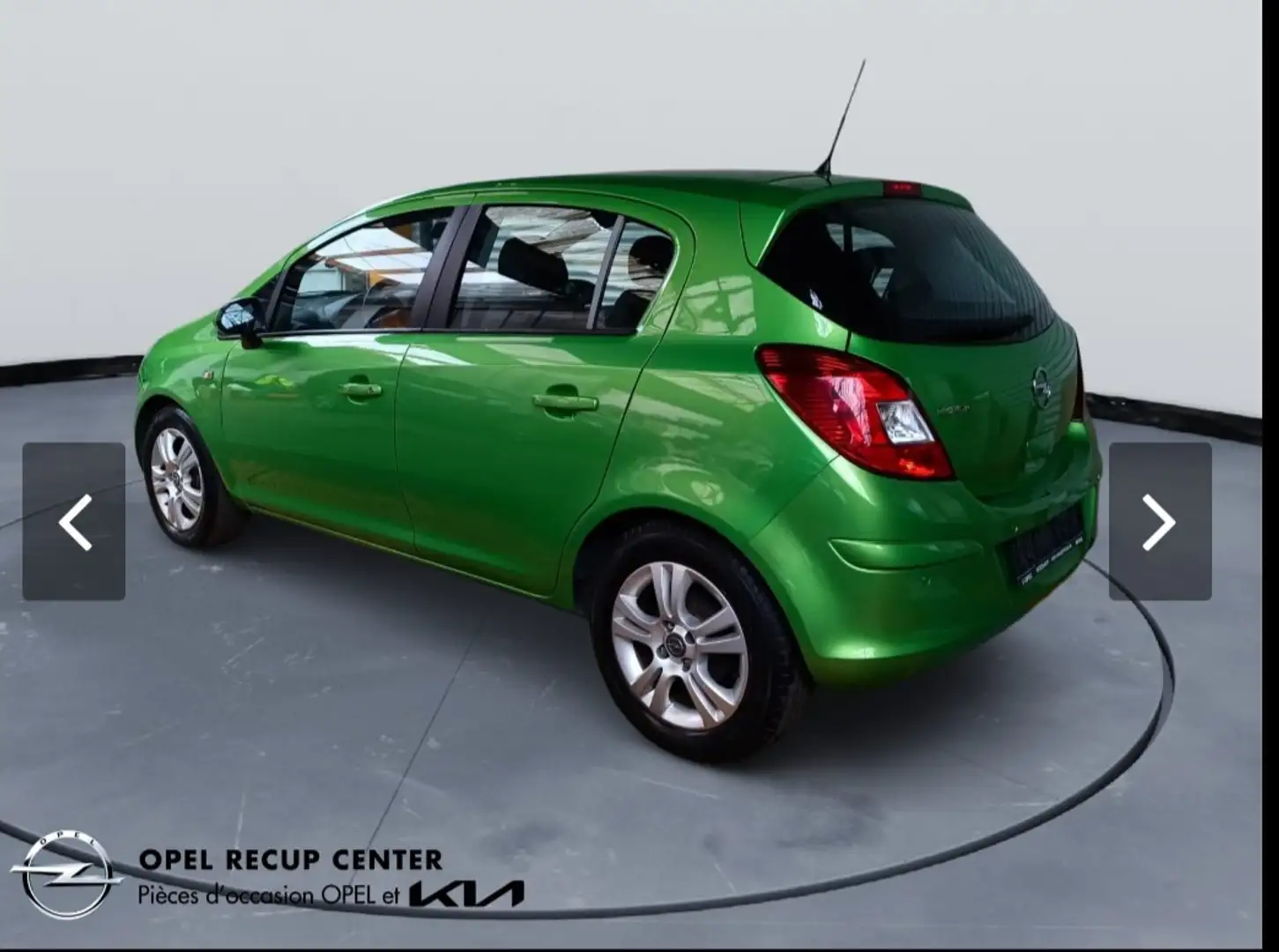 Opel Corsa 1.2i Black Edition Vert - 2