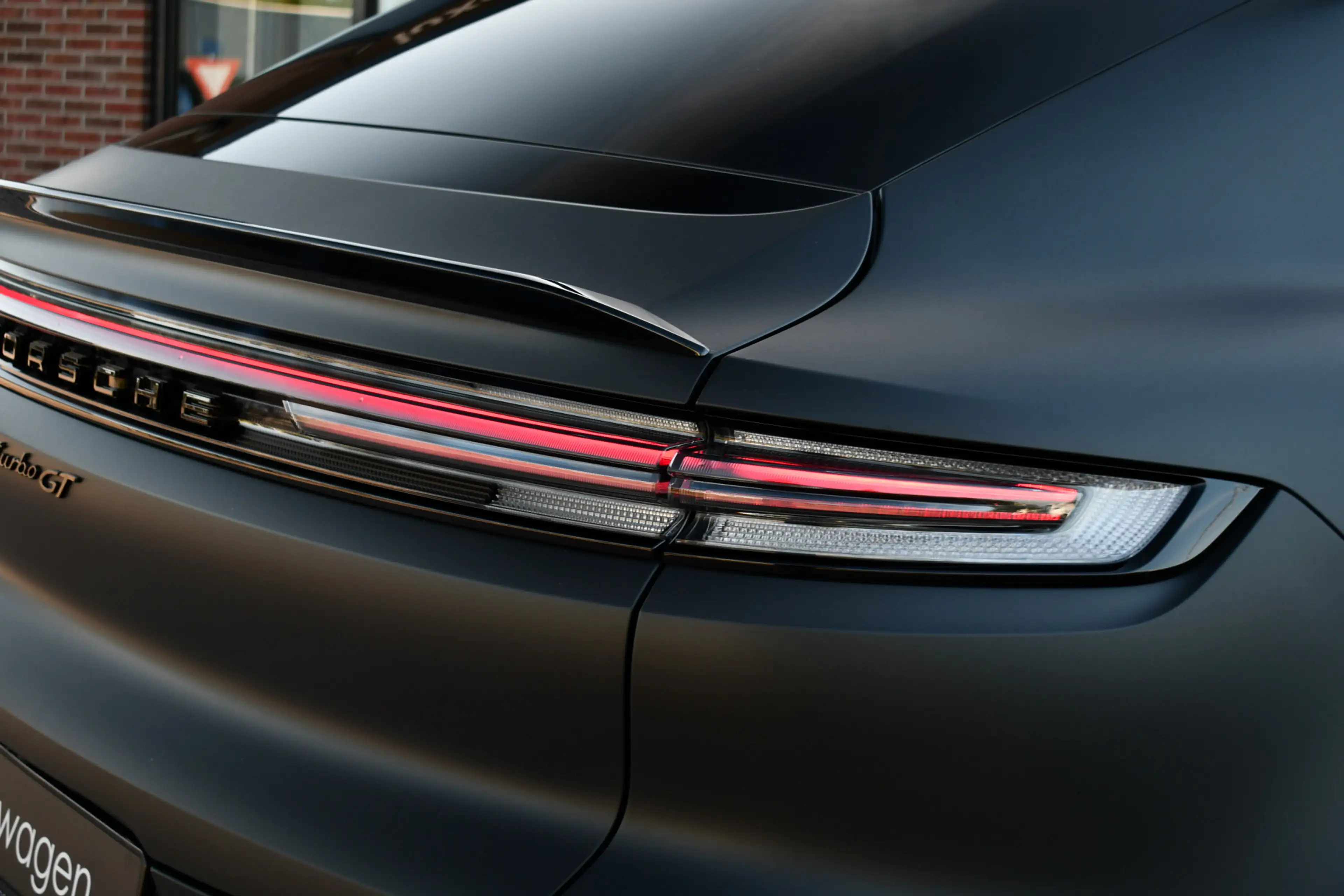 Porsche Cayenne Coupé 4.0 Turbo E-Hybrid GT Burmester PDCC Carbon — photo 44