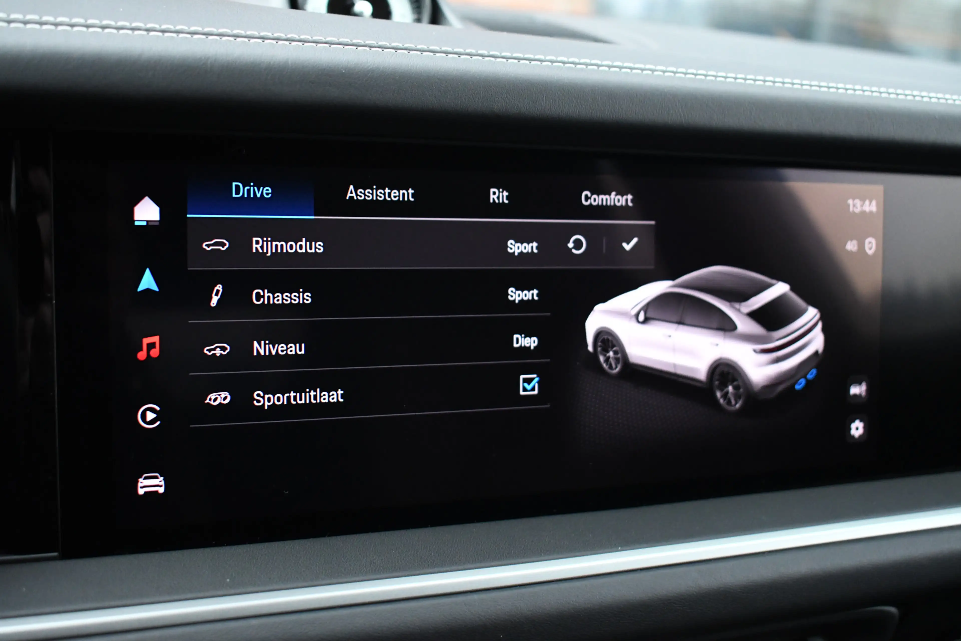Porsche Cayenne Coupé 4.0 Turbo E-Hybrid GT Burmester PDCC Carbon — photo 48