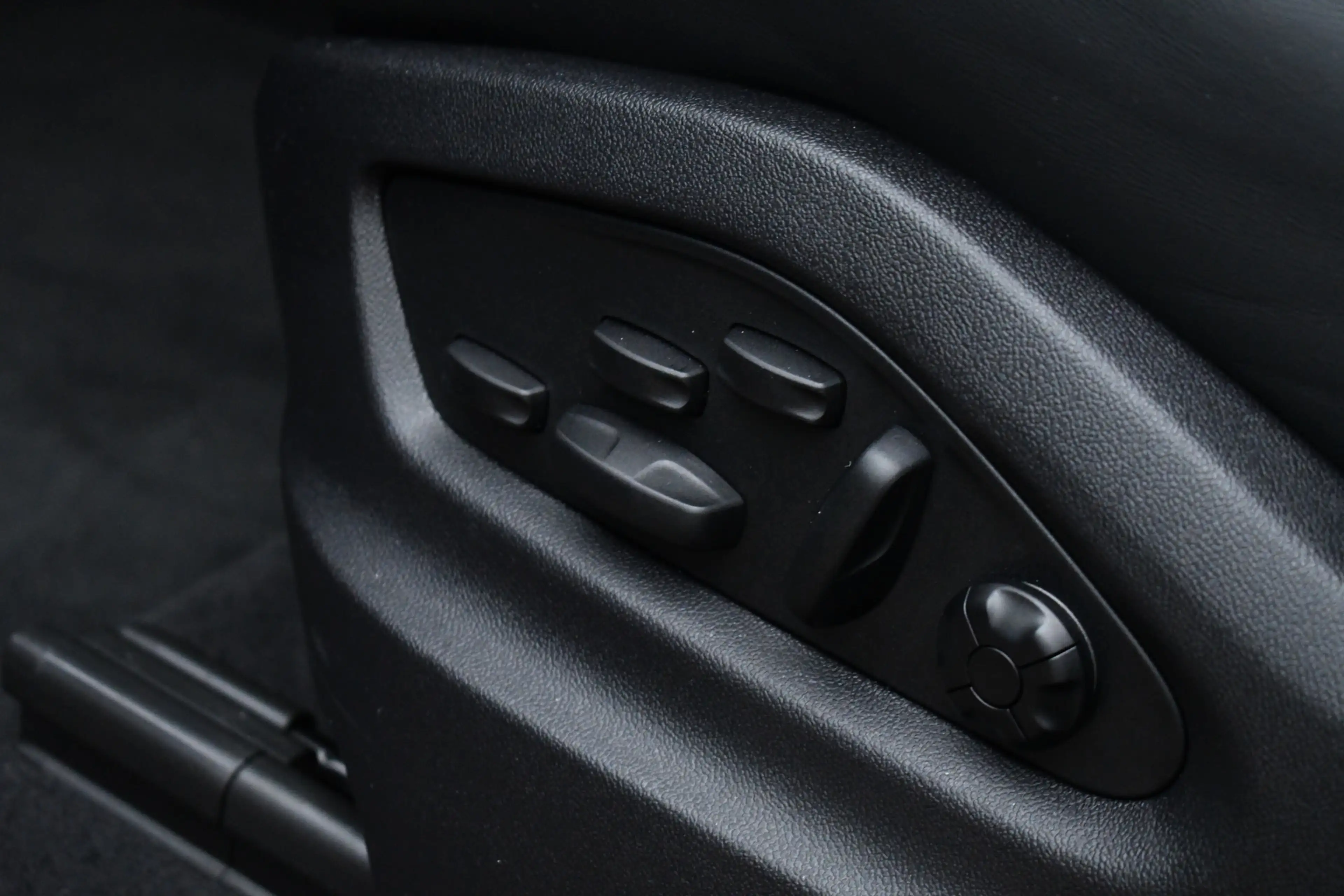 Porsche Cayenne Coupé 4.0 Turbo E-Hybrid GT Burmester PDCC Carbon — photo 24
