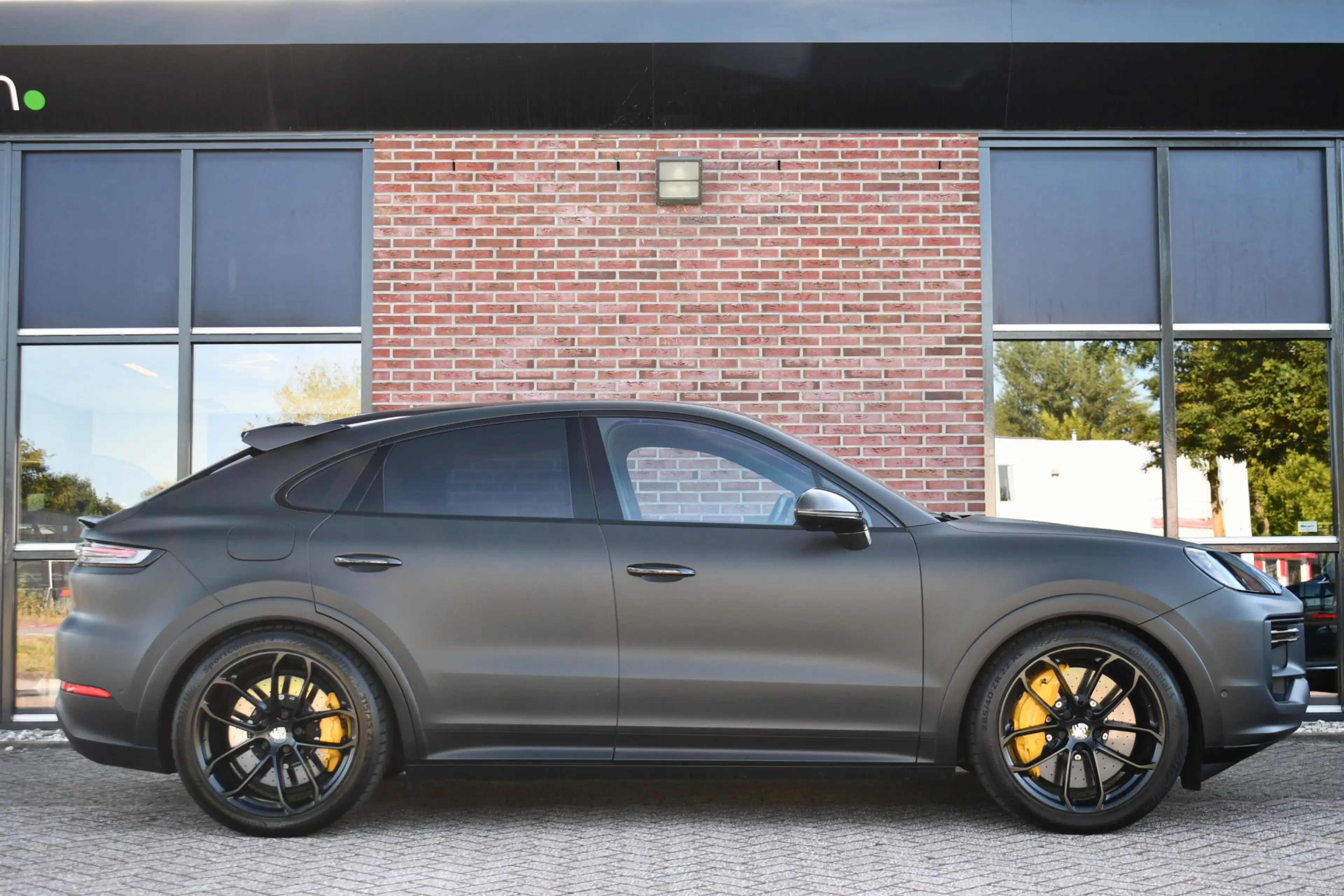 Porsche Cayenne Coupé 4.0 Turbo E-Hybrid GT Burmester PDCC Carbon — photo 41