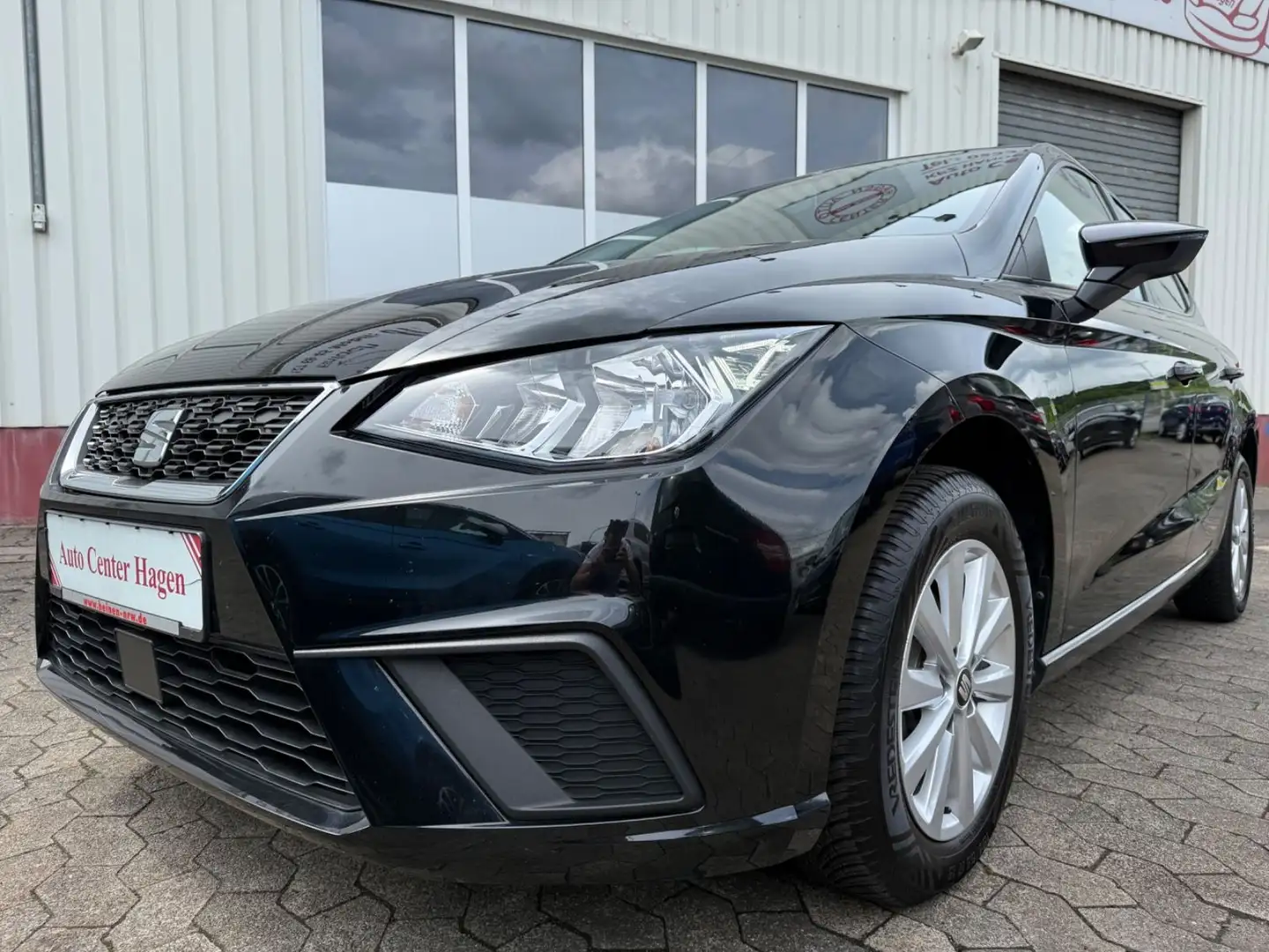 SEAT Ibiza 1.0 59kW 80PS Style/SHZ/Klima/PDC/Unfall Schwarz - 1