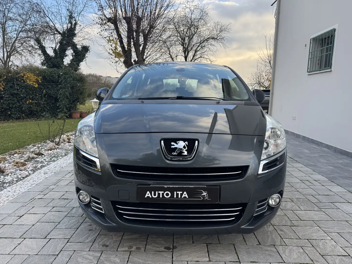 Peugeot 5008 5008 1.6 hdi Business navi OK NEOPATENTATI Grigio - 1