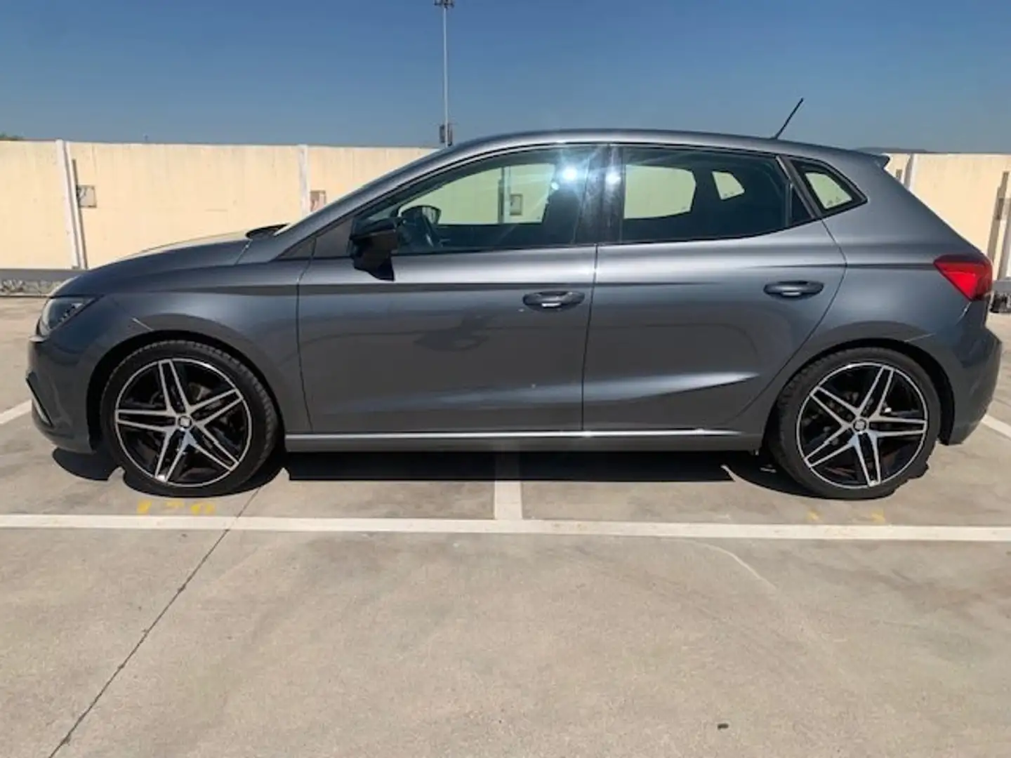 SEAT Ibiza 1.0 TSI S&S FR 115 Gris - 2