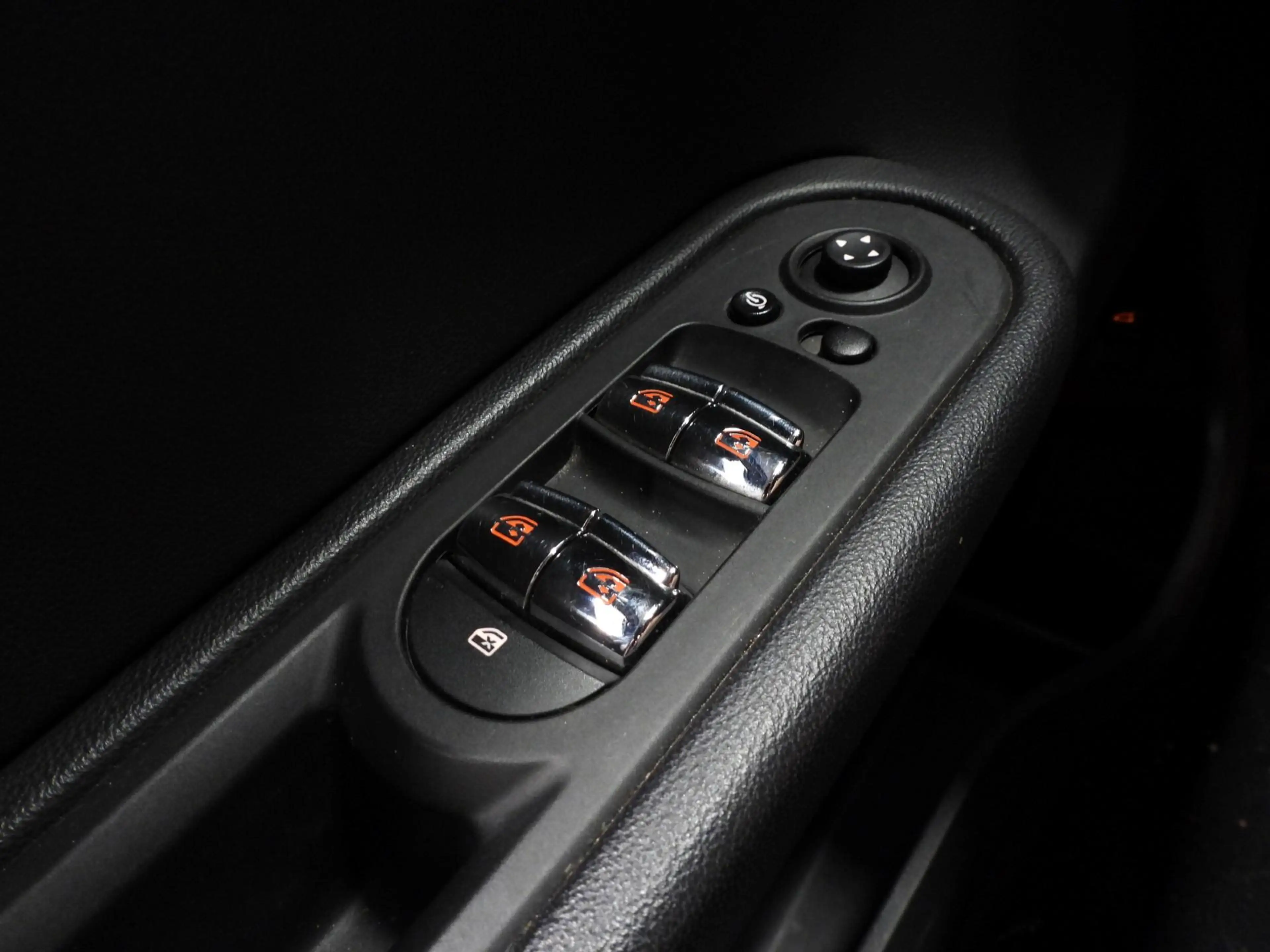 MINI One Countryman 1.5 NAVI/LEER/EL.KLEP/LED/16"LMV! — photo 17