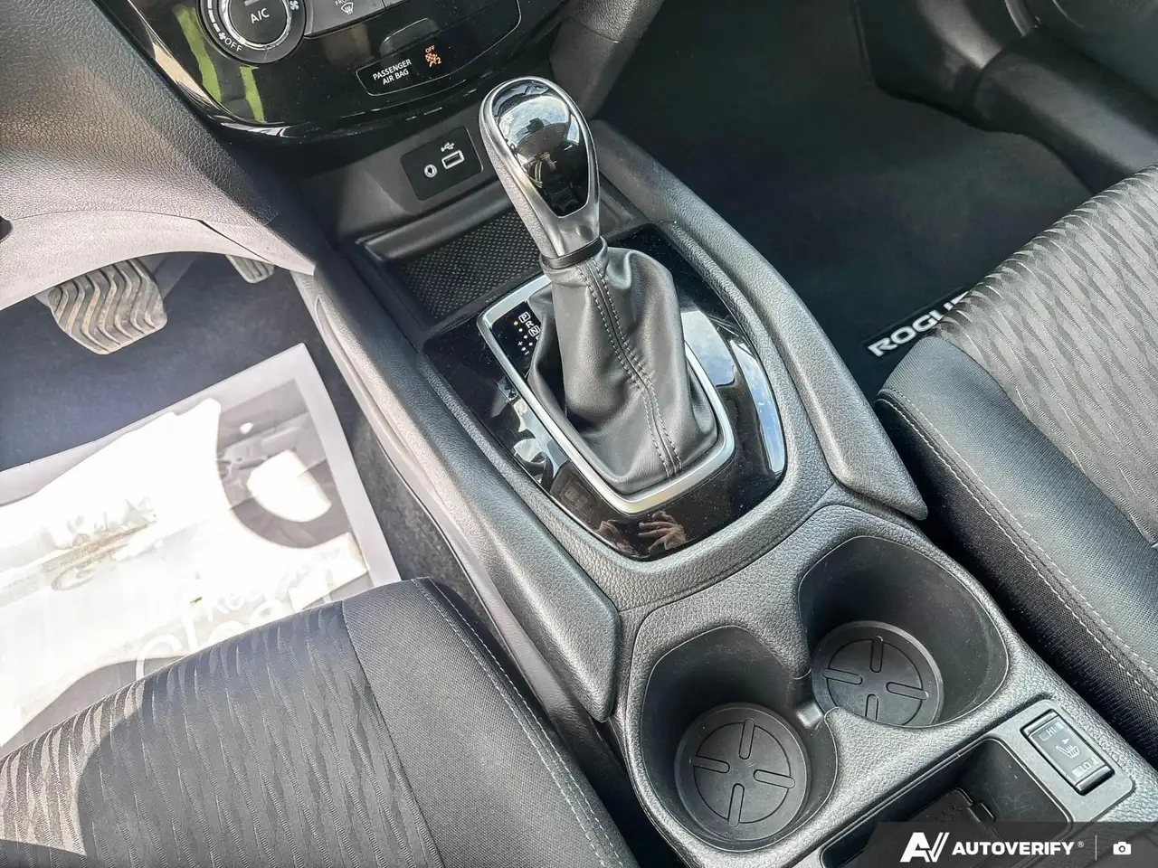 Nissan Rogue снимка Nissan Rogue