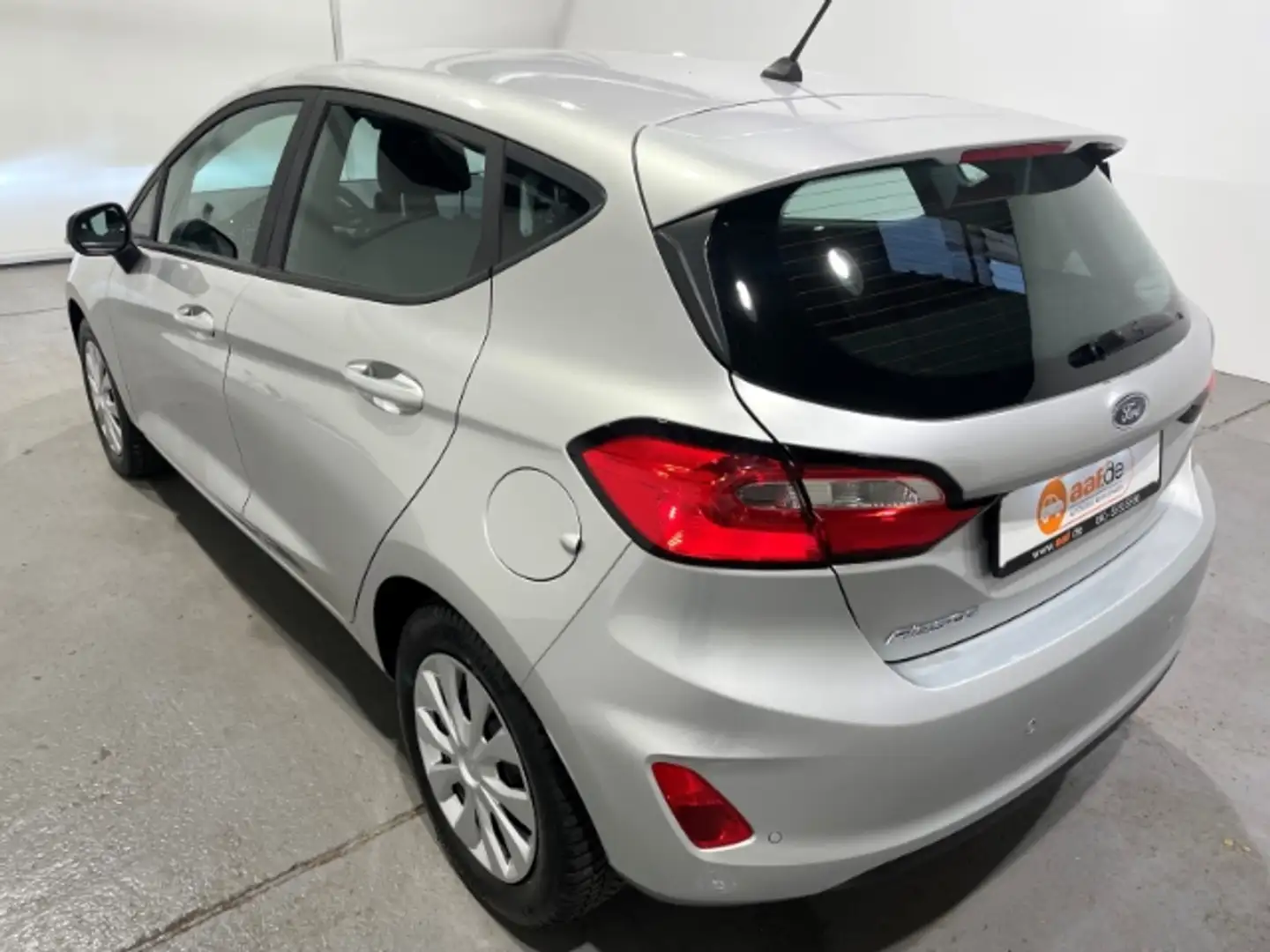 Ford Fiesta 1.1 Cool & Connect LED Klima PDC Tempomat srebrna - 2