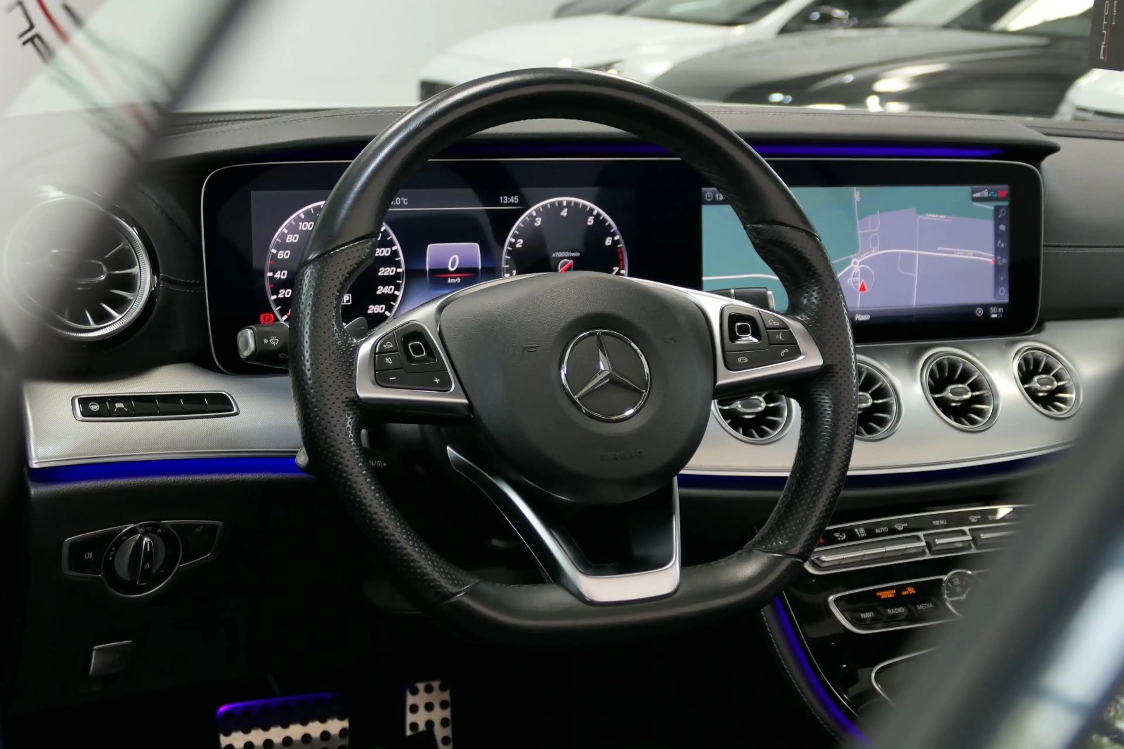 Mercedes-Benz E 350 E350 Cabrio AMG Line *Distronic*Airscarf*Comand* — photo 12