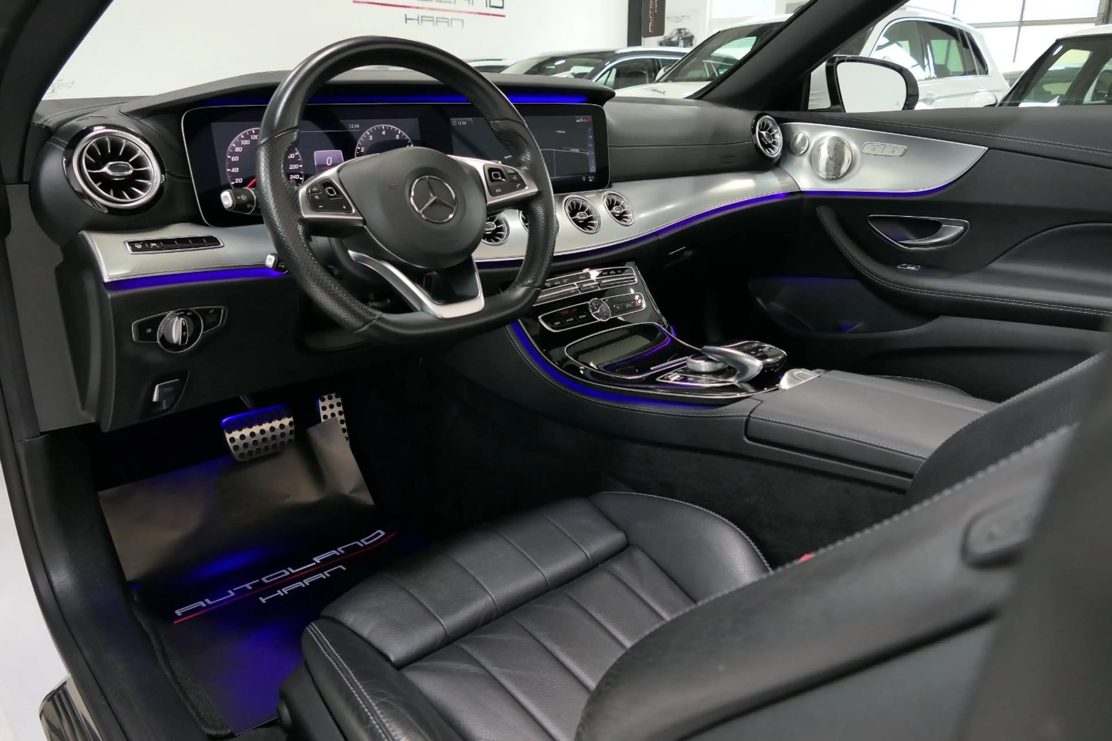 Mercedes-Benz E 350 E350 Cabrio AMG Line *Distronic*Airscarf*Comand* — photo 11