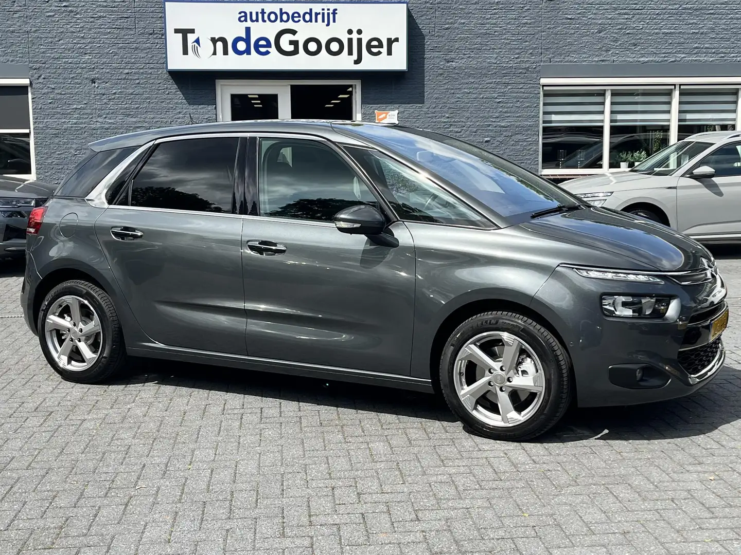Citroen C4 Picasso 1.6 e-THP Aut. Intensive | NL-AUTO | 1e EIG. | TRE Grijs - 1