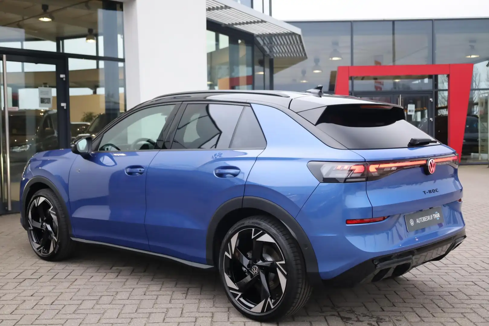 Volkswagen T-Roc 1.5 eTsi R-Line First Edition 150PK / 110kW DSG, D Blauw - 2