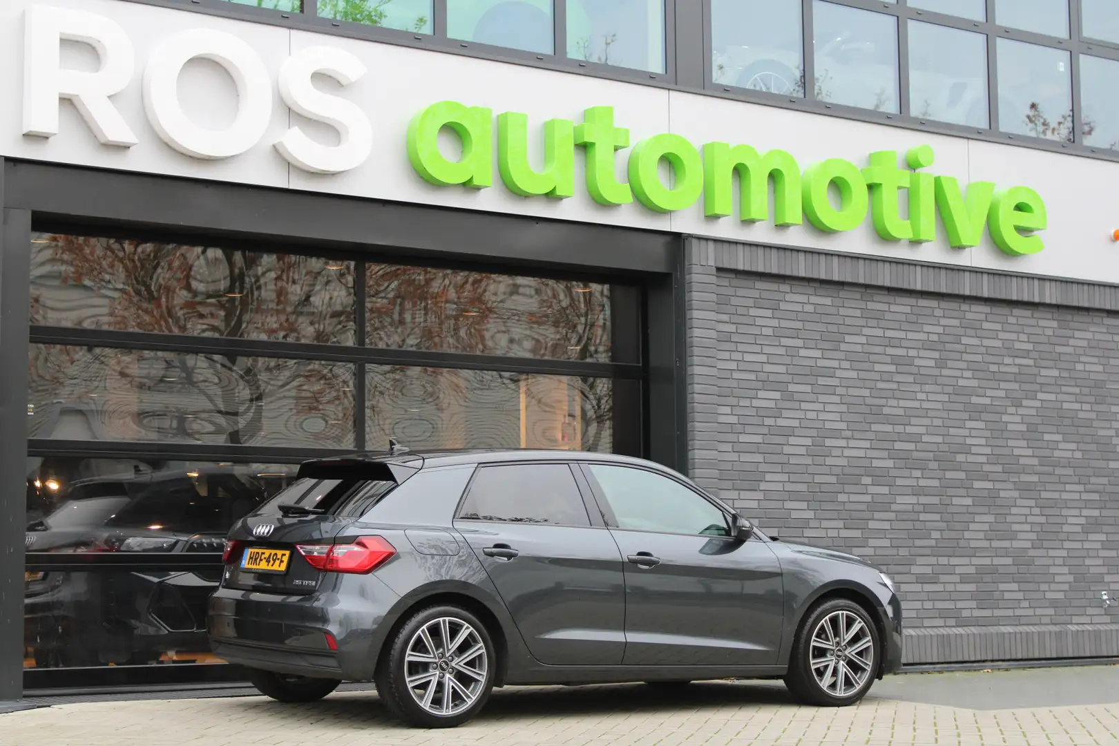 Audi A1 Sportback 25 TFSI Advanced edition | CARPLAY | PDC Grau - 2