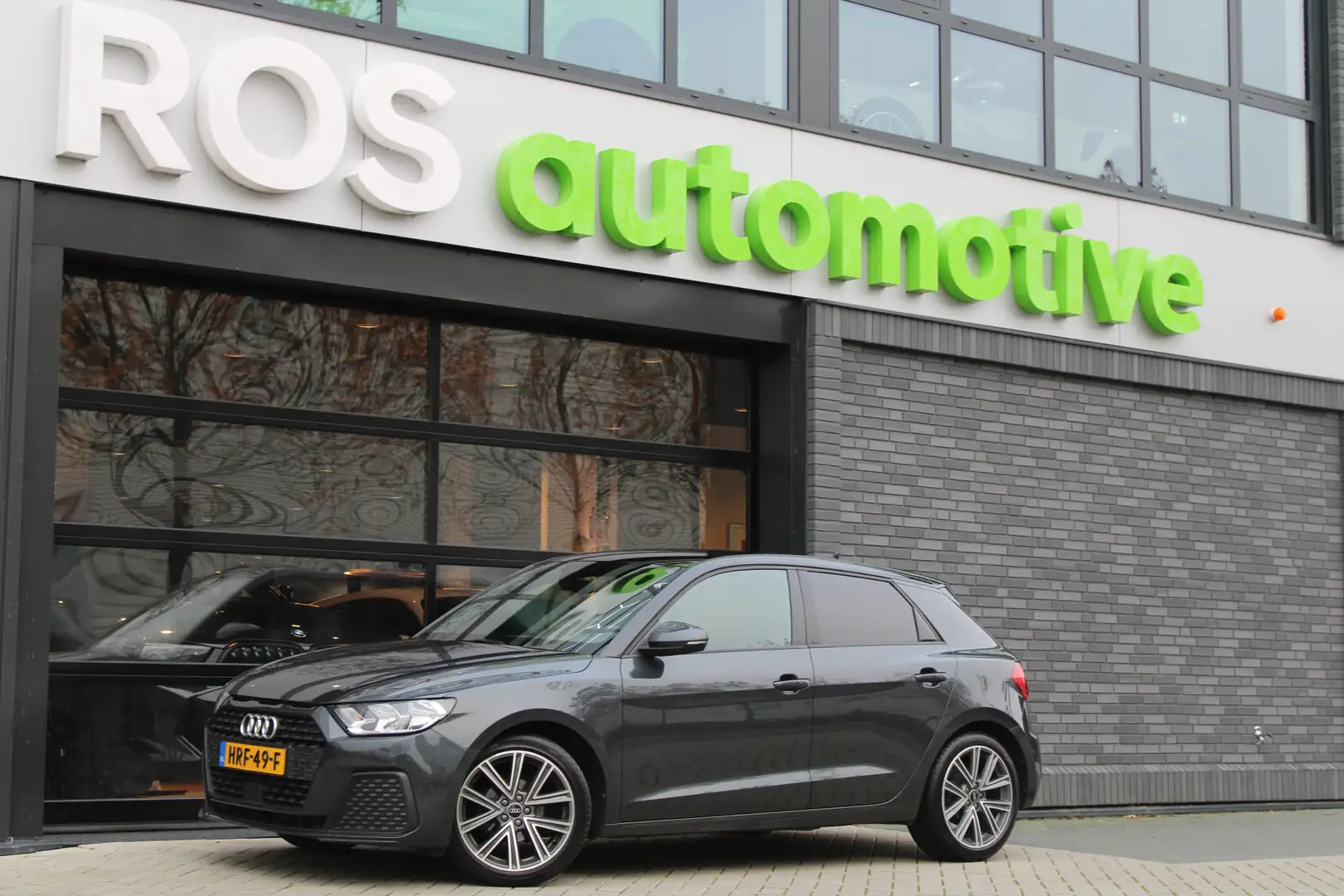 Audi A1 Sportback 25 TFSI Advanced edition | CARPLAY | PDC Grau - 1