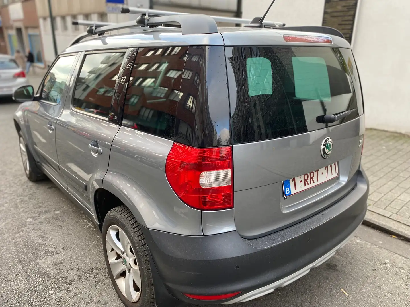 Skoda Yeti Yeti 1.6 CR TDi GreenLine Ambition DPF Grijs - 2