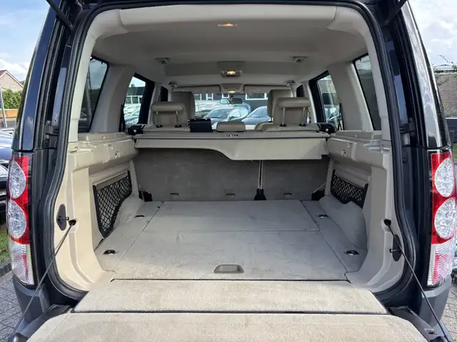 Land Rover Discovery view 10