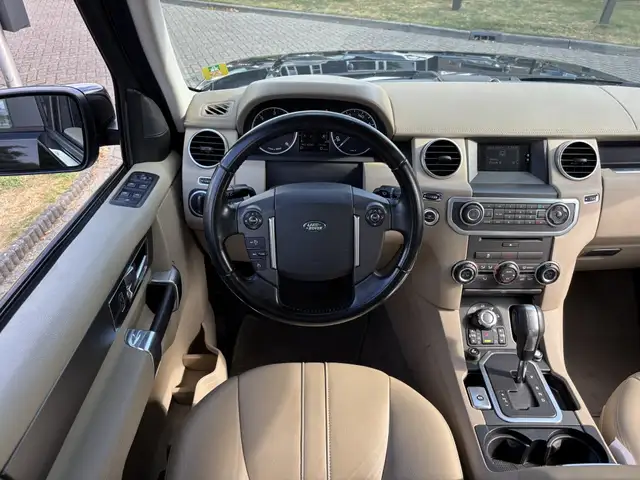 Land Rover Discovery view 12