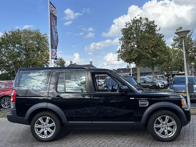 Land Rover Discovery view 4