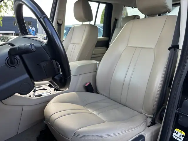 Land Rover Discovery view 15