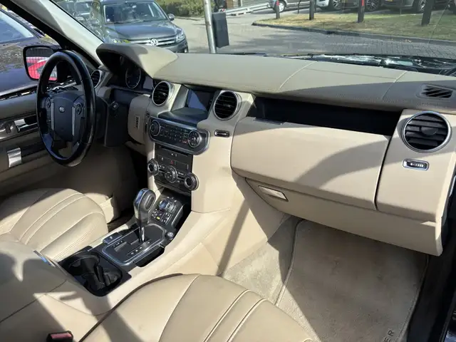 Land Rover Discovery view 13