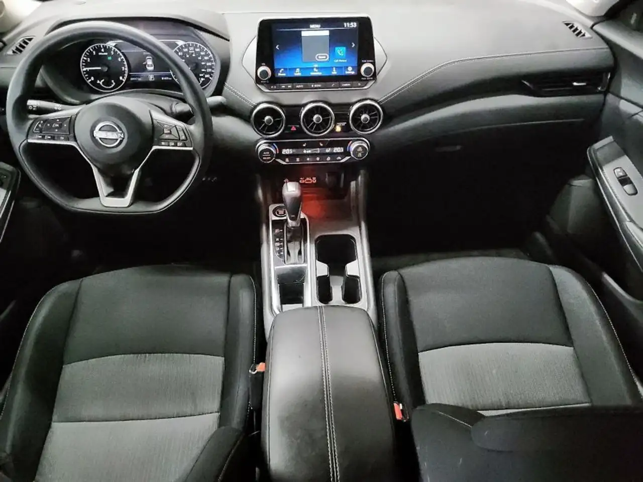 Nissan Sentra снимка Nissan Sentra
